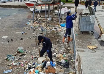 Bandırma sahili çöplüğe döndü