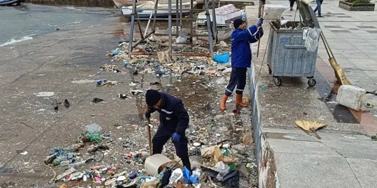 Bandırma sahili çöplüğe döndü