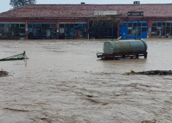 Kulu’da sağanak yağmur ve şiddetli rüzgar