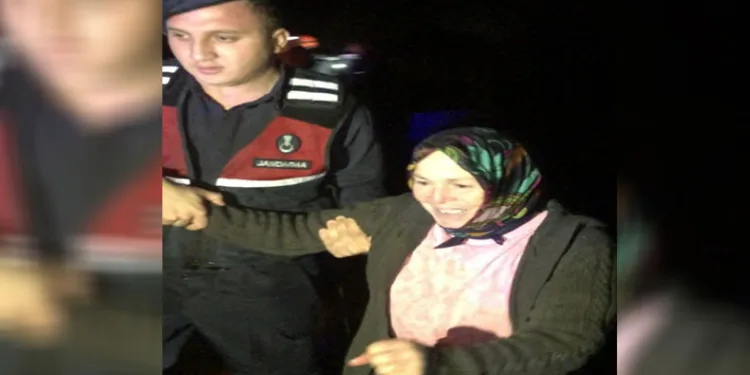 Mahsur kalan vatandaşları jandarma kurtardı