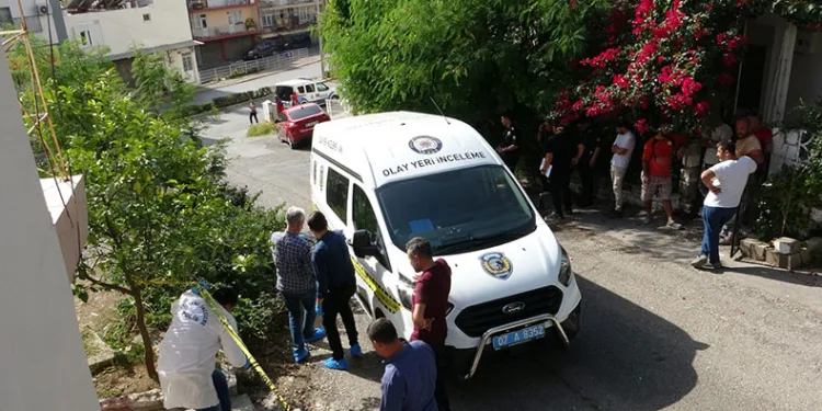 İnşaat boyacısı bekar evinde ölü bulundu