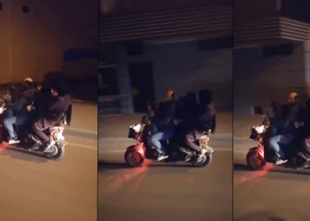 Yarım düzine bir motosiklete bindiler