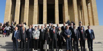 Menemen Belediyesi heyeti Ata’nın huzurunda