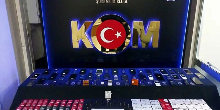 Denizli’de çok sayıda kaçak malzeme ele geçirildi
