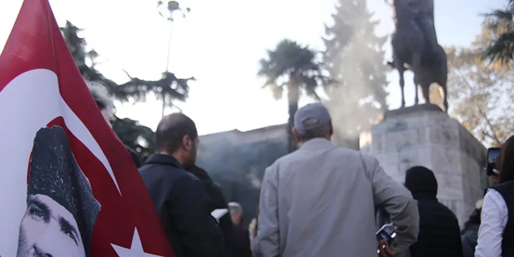 Osmangazi Belediyesi personeli Ata’yı andı