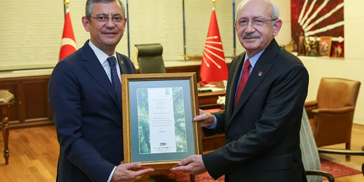 CHP’de devir teslim töreni