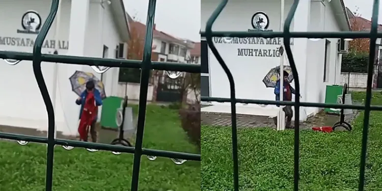 Küçük çocuğun bayrak sevgisi duygulandırdı
