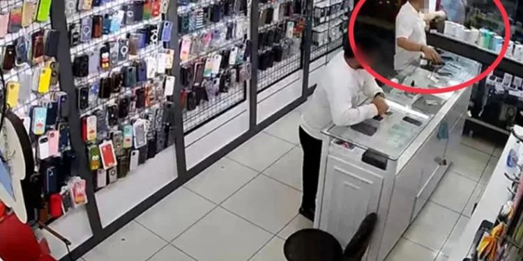 Cep telefonun çalınma anı kamerada