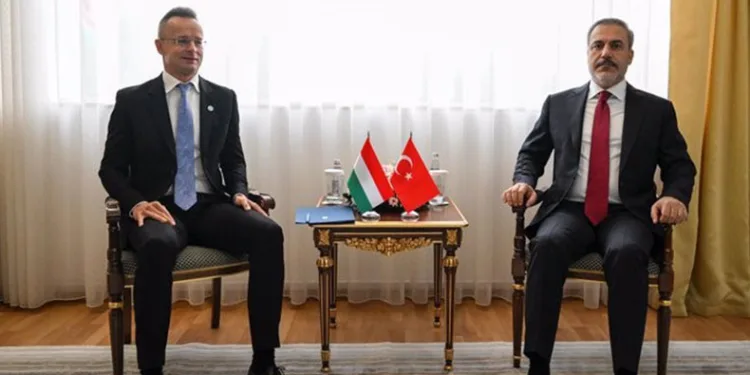 Bakan Fidan, Macar mevkidaşı ile görüştü