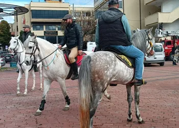 Filistin’e destek için atlarıyla yürüyüş düzenlediler