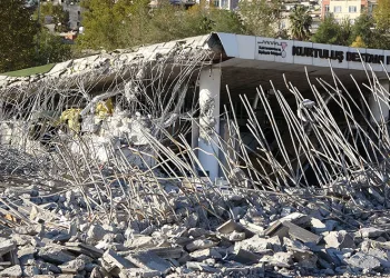 Kahramanmaraş’ta ikinci ‘saçma yapı’ yıkılıyor