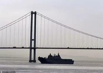 TCG Anadolu tüm heybetiyle İzmit Körfezi’nde