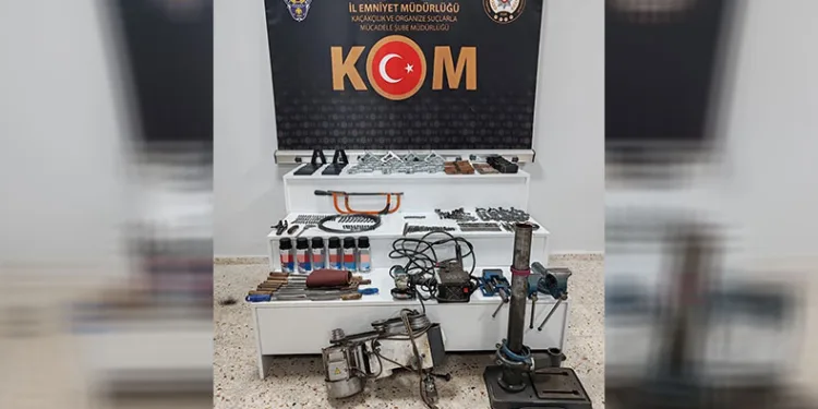 Araçtan adeta silah atölyesi çıktı