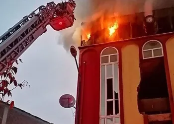 Bursa’da boyahane cayır cayır yandı