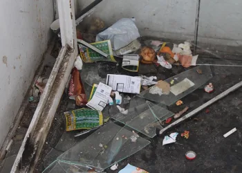 Dolmuş durakları tahrip edildi