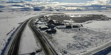 Kars beyaza büründü, vatandaşlar kartopu oynadı