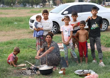 Ev kirasını ödeyemeyen çift  sokakta kaldı