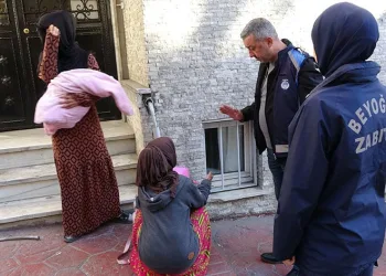Camii önü dilenci durağı oldu