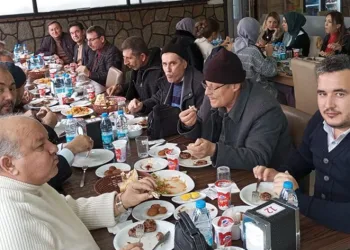 Servisçiler Öğretmenler onuruna yemek verdi