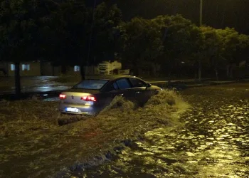 Şiddetli yağış Adıyaman’da etkili oldu