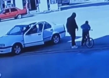 Yanlış anladı, çocuğu tokatladı