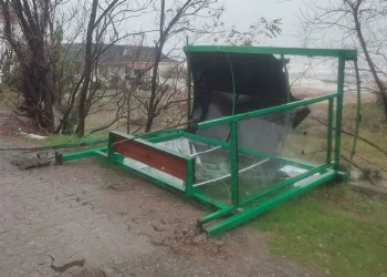 Şiddetli fırtına Sakarya’nın Karasu sahilini yıktı geçti
