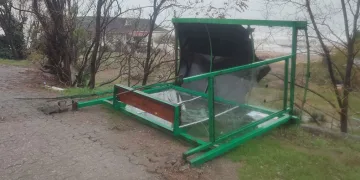 Şiddetli fırtına Sakarya’nın Karasu sahilini yıktı geçti