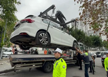 Dilan ve Engin Polat’ın araçları çekicilerle götürüldü