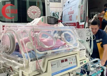 Çöpe atılan bebek, beslenmeye başlandı