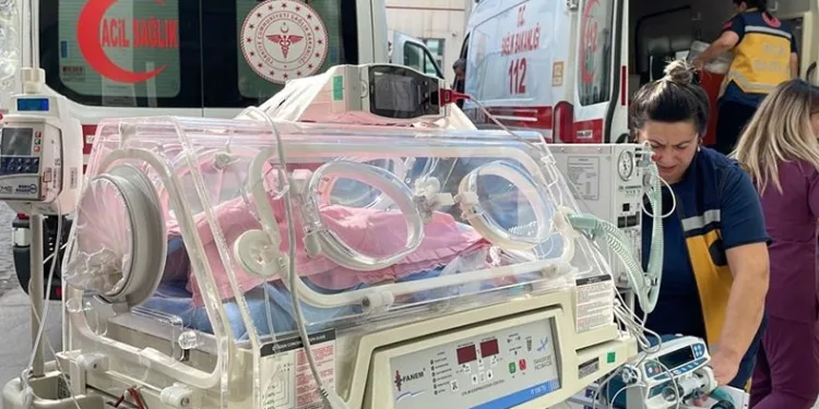 Çöpe atılan bebek, beslenmeye başlandı