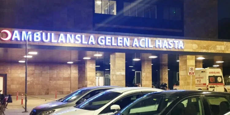 Abisini vuran şahsı ve babasını silahla yaraladı
