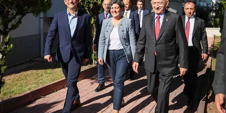 Özgür ve Didem Özel’den Kılıçdaroğlu çiftine ziyaret