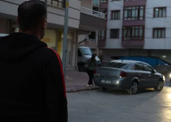 Depremzede askeri ev vaadiyle dolandırdılar