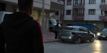 Depremzede askeri ev vaadiyle dolandırdılar