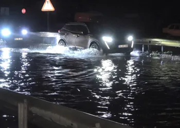 Bursa’da sağanak yağış hayatı olumsuz etkiledi