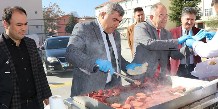 Ara tatilde öğrenciler mangalda buluştu