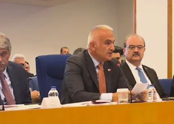 “Tamer Karadağlı başarılı bir tiyatrocu”