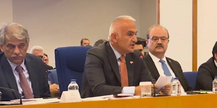 “Tamer Karadağlı başarılı bir tiyatrocu”
