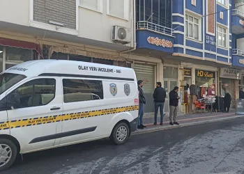 Apartman boşluğundan motosiklet çalındı