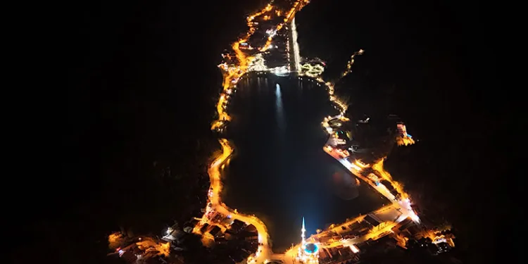 Uzungöl geceleri ışıl ışıl