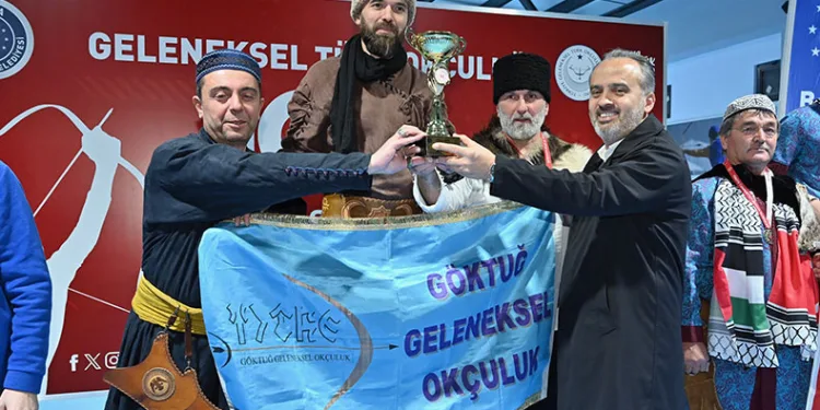 Bursa’da okçular hedefi 12’den vurdu
