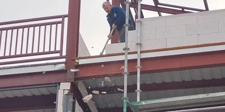 Uludağ’daki işletmecilerden örnek yıkım