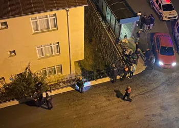Evden eve taşımacılık yapılan kamyonette göçmen yakalandı