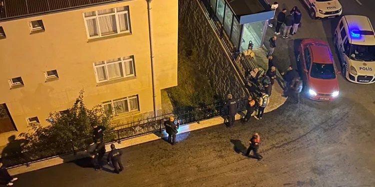 Evden eve taşımacılık yapılan kamyonette göçmen yakalandı