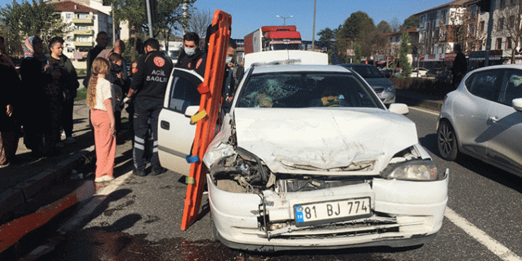 Düzce’de trafik kazası: 4’ü çocuk 8 yaralı