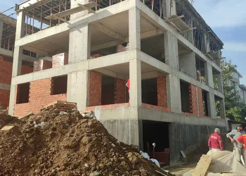Bursa’da inşaattan düşen işçi yaralandı