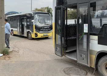 İnegöl’de özel halk otobüsleri çarpıştı