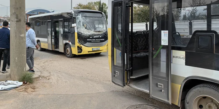 İnegöl’de özel halk otobüsleri çarpıştı