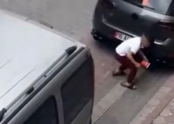 Sultangazi’de küçük çocuğun bayrak hassasiyeti