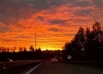 İstanbul’da gün görsel şölenle başladı